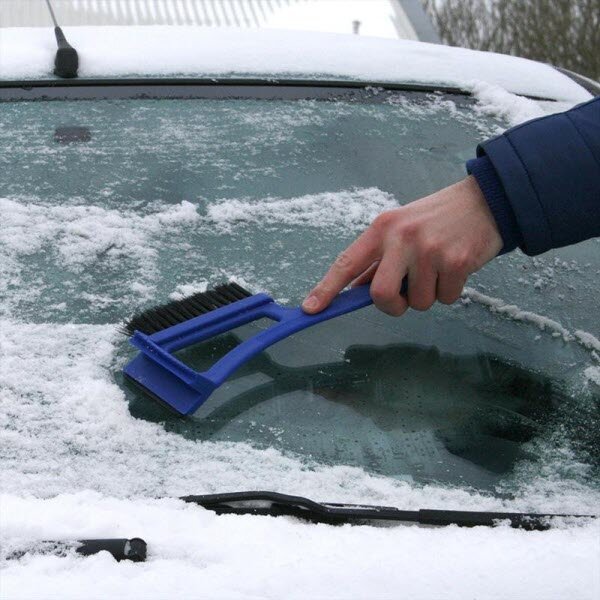 Sneeuwborstel met ijskrabber